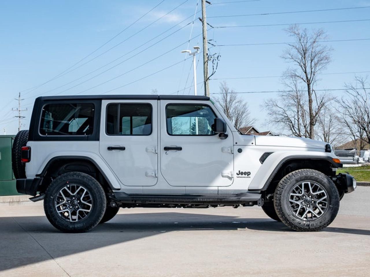 2025 Jeep Wrangler Sahara Photo