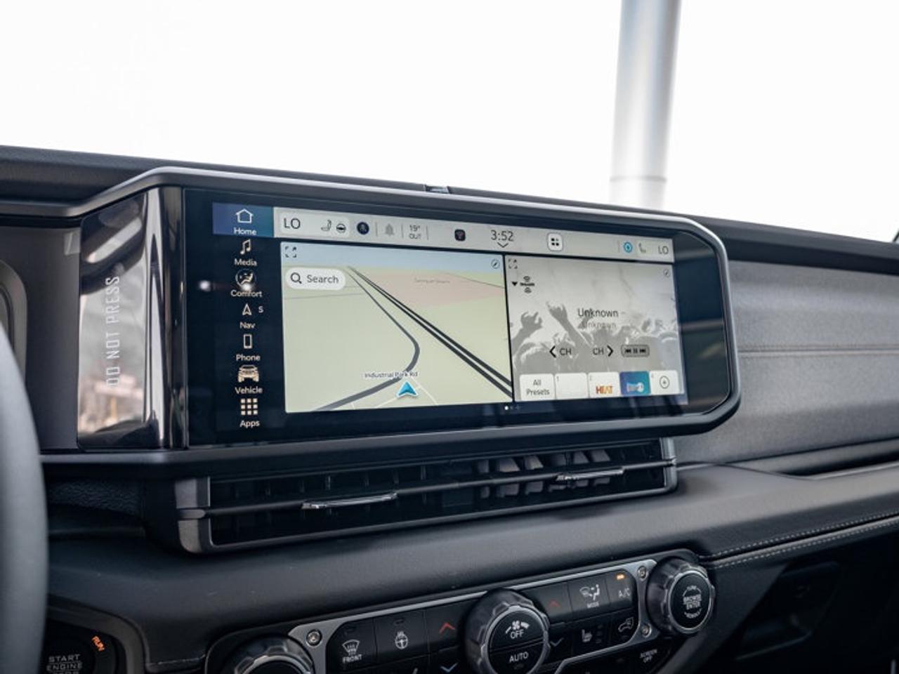 2025 Jeep Wrangler Sahara Photo