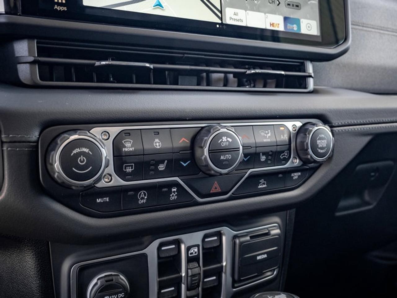 2025 Jeep Wrangler Sahara Photo