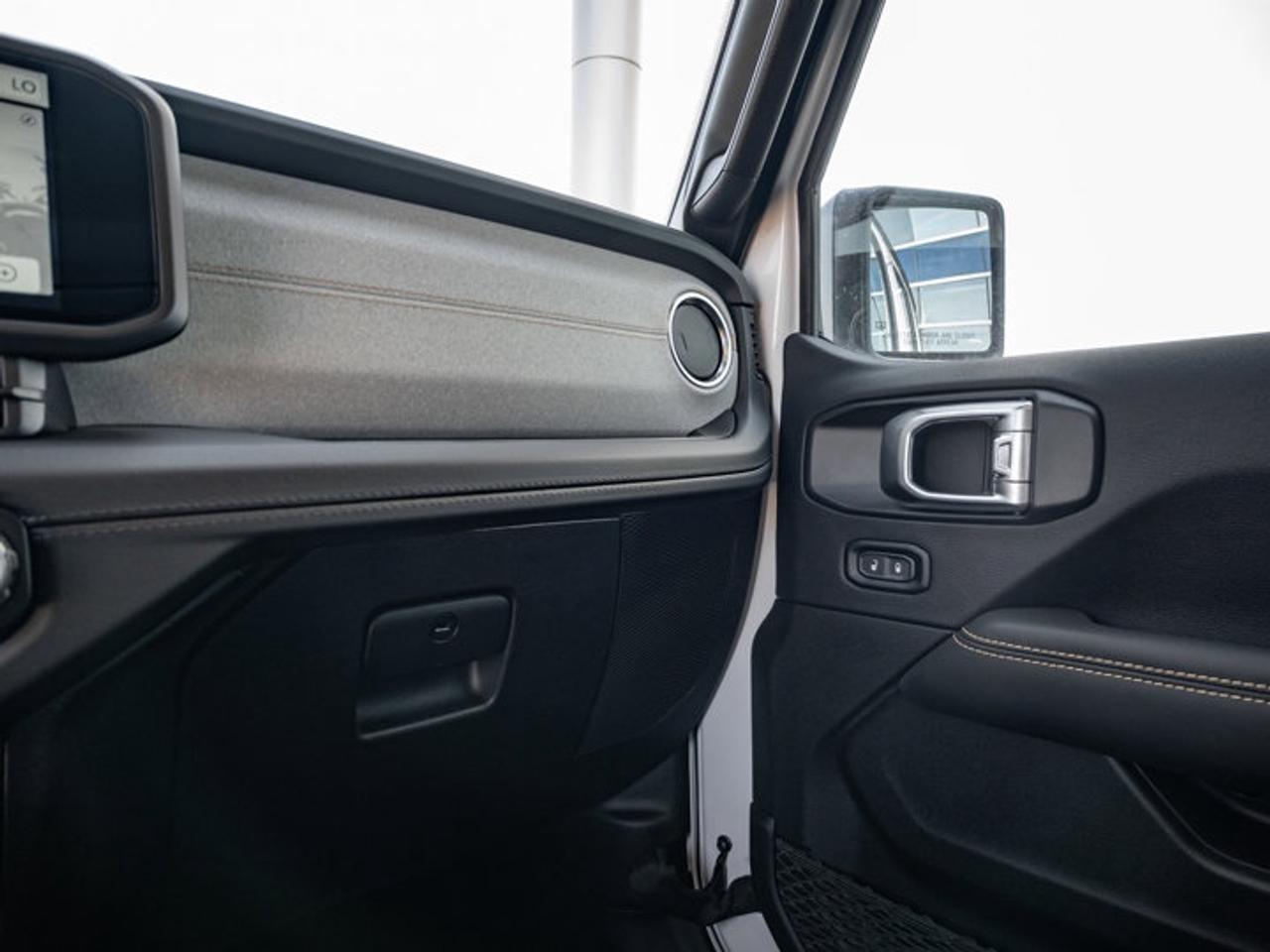 2025 Jeep Wrangler Sahara Photo