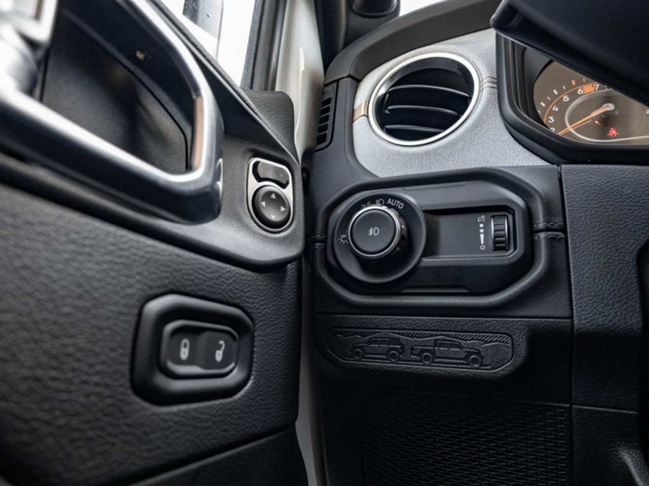 2025 Jeep Wrangler Sahara Photo