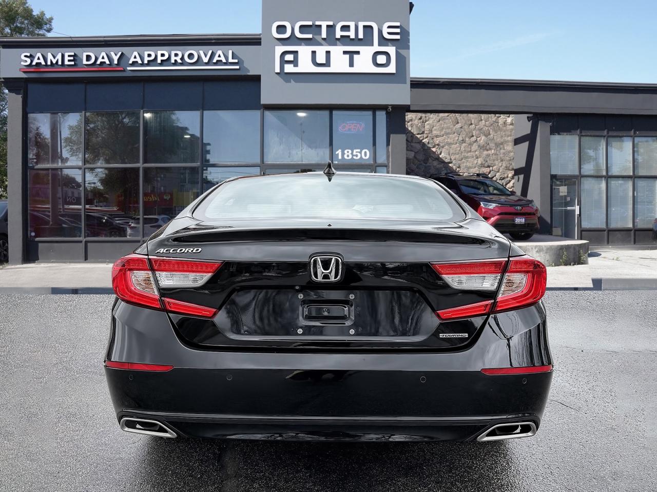 2018 Honda Accord Touring CVT Photo