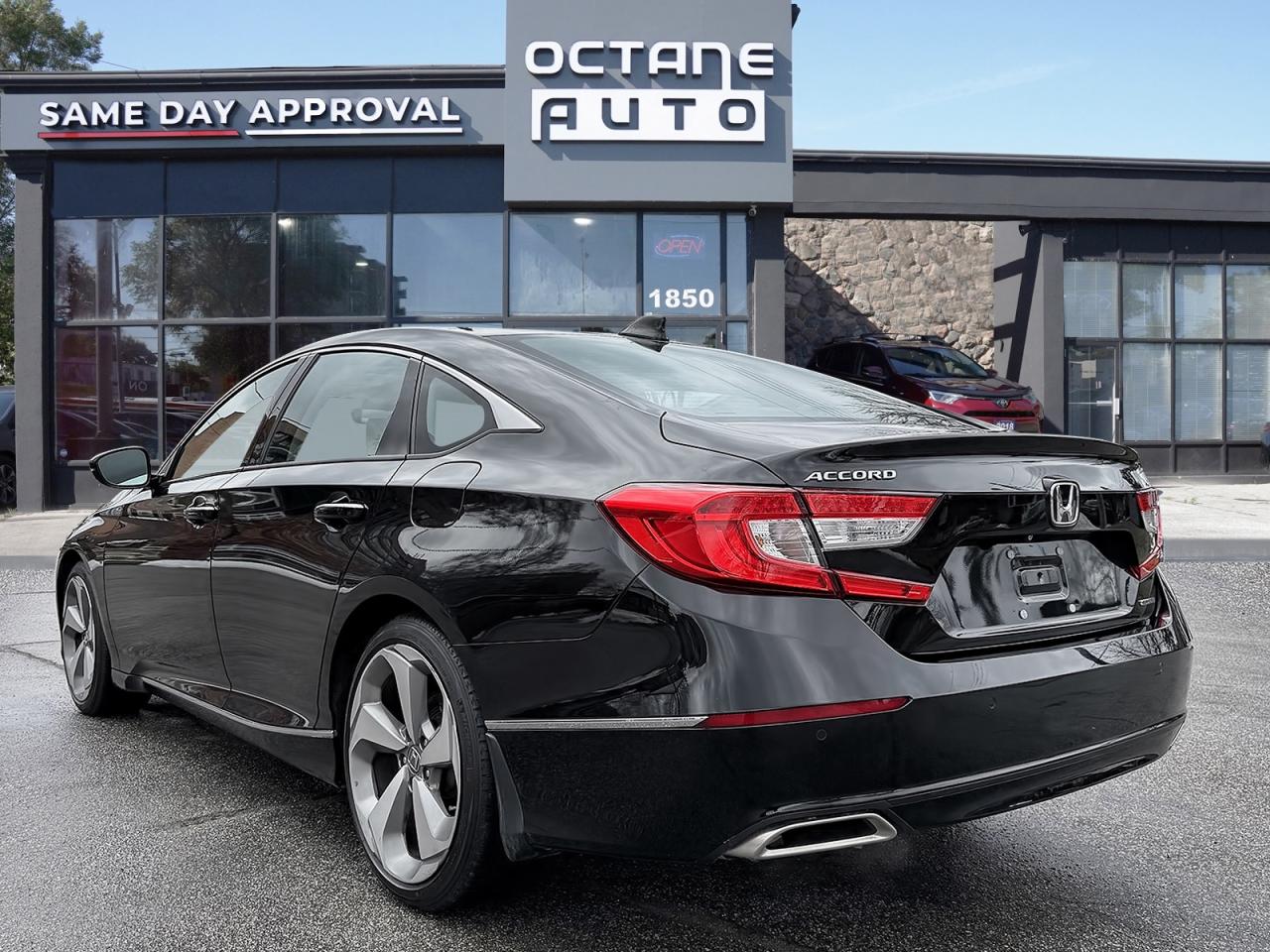 2018 Honda Accord Touring CVT Photo