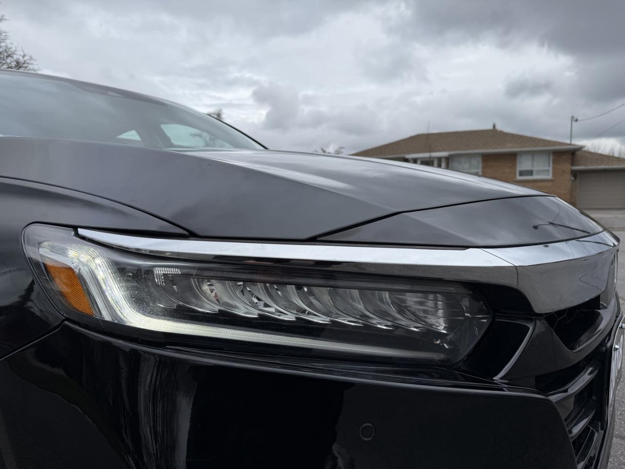 2018 Honda Accord Touring CVT Photo