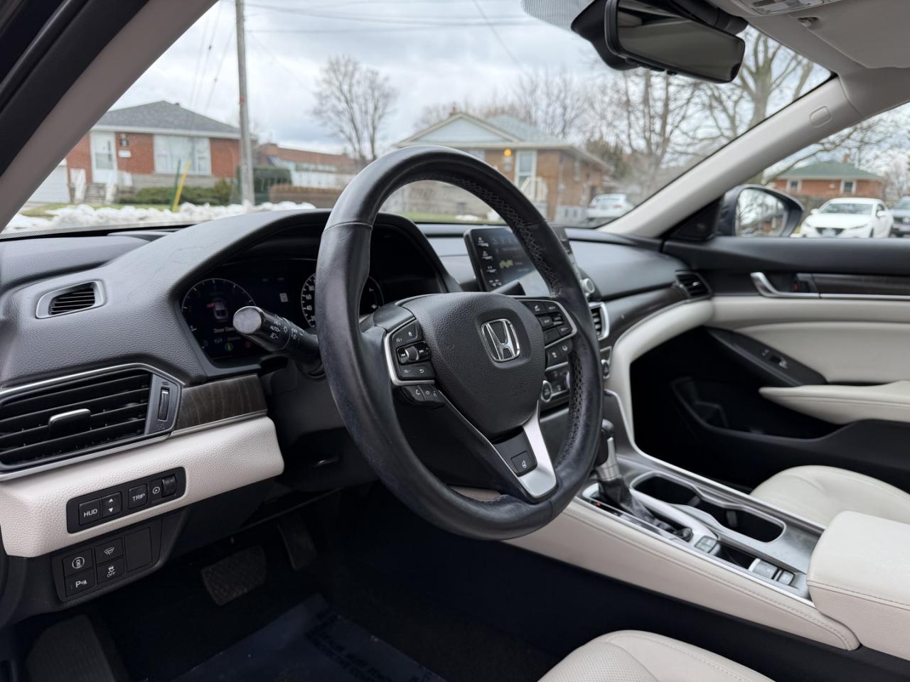 2018 Honda Accord Touring CVT Photo
