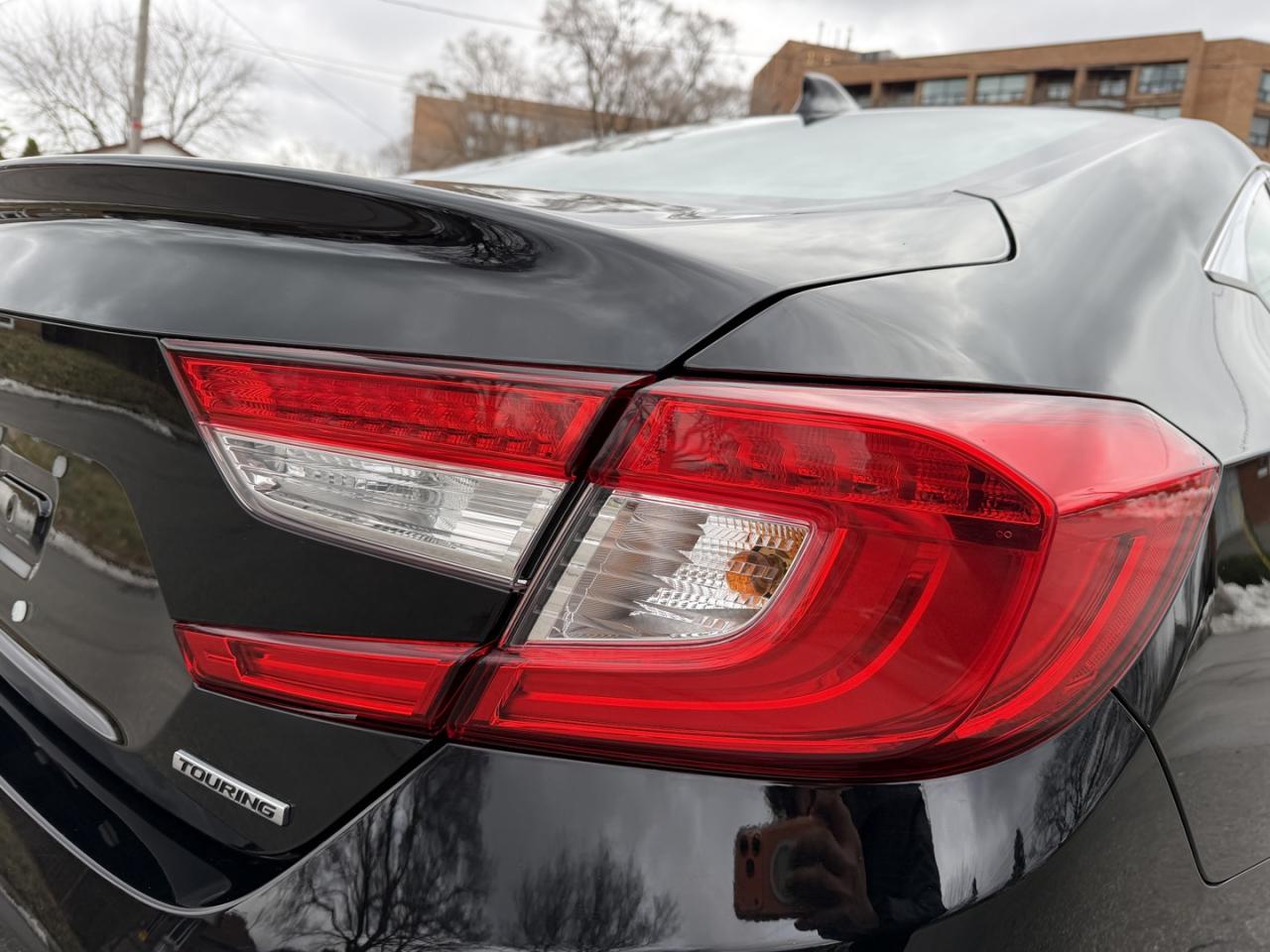 2018 Honda Accord Touring CVT Photo