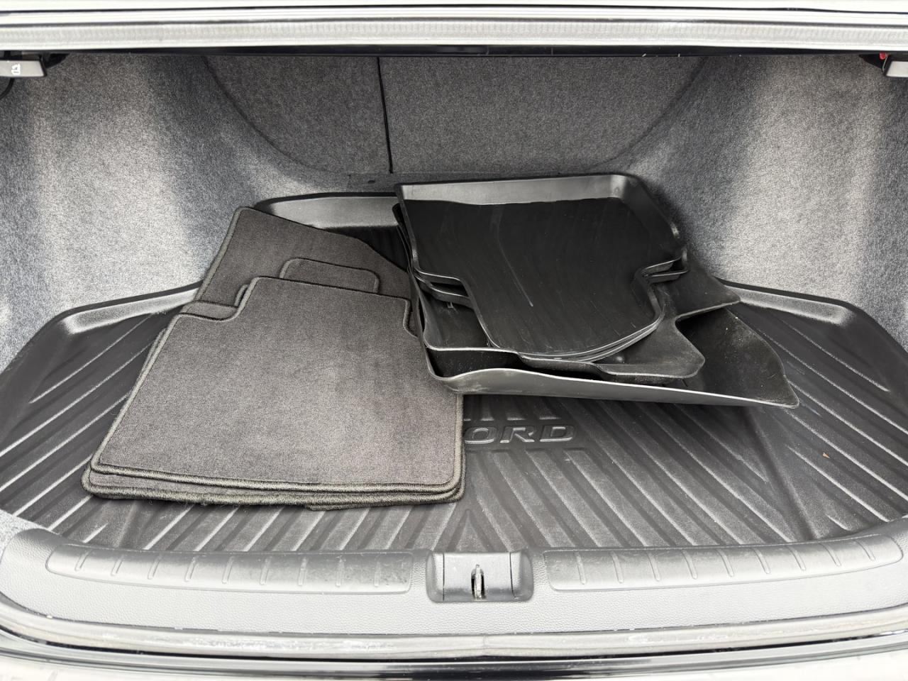 2018 Honda Accord Touring CVT Photo