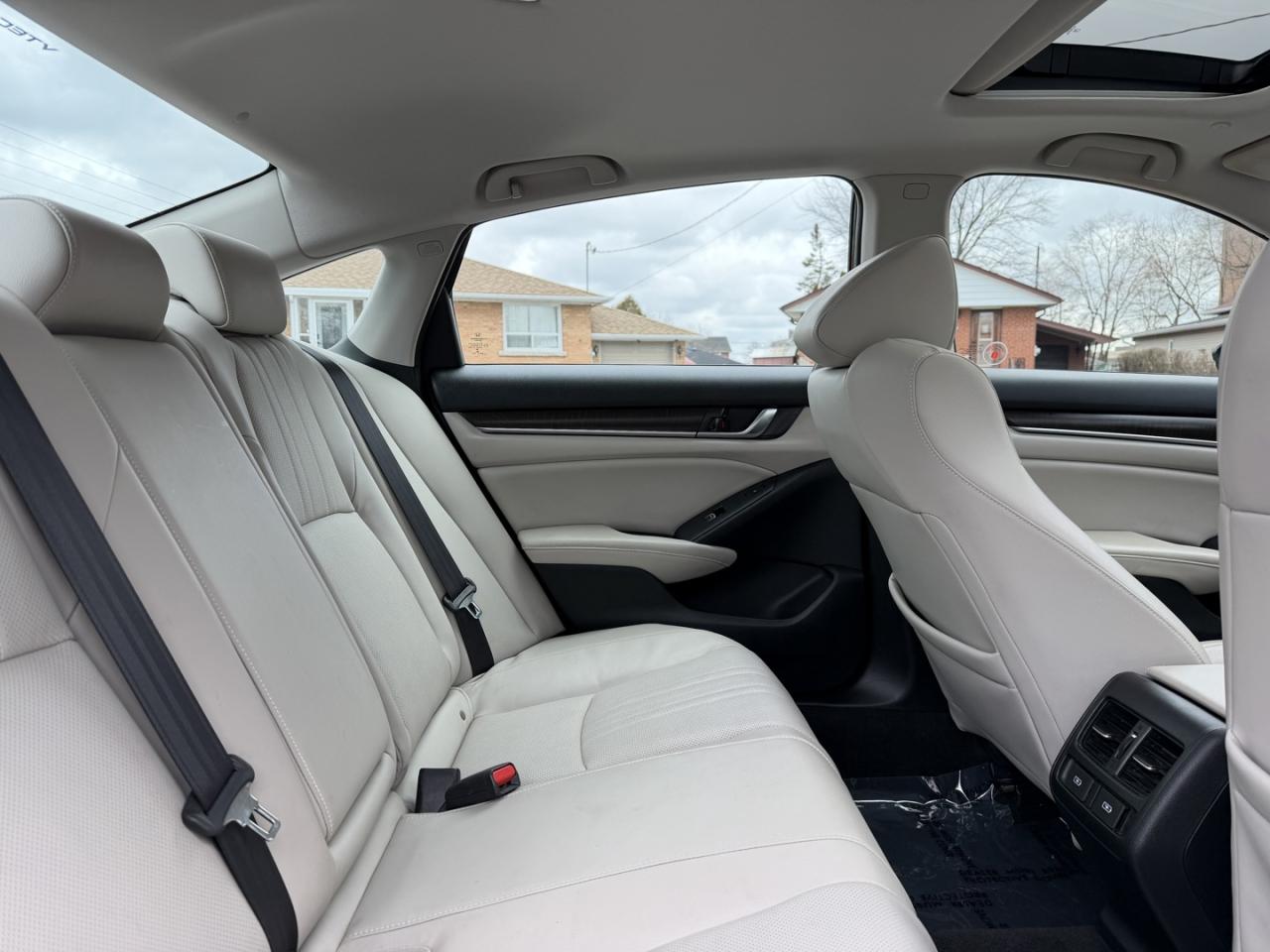 2018 Honda Accord Touring CVT Photo