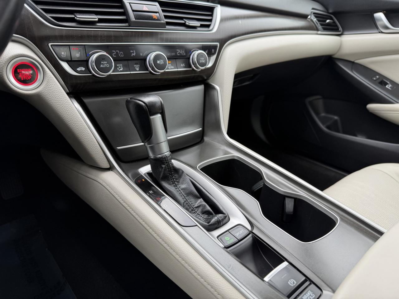 2018 Honda Accord Touring CVT Photo