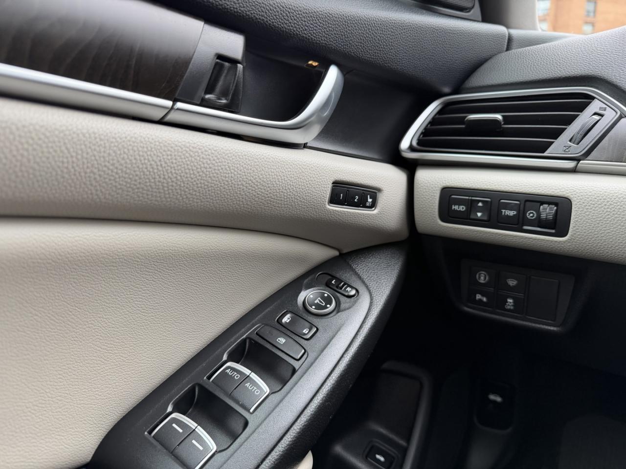 2018 Honda Accord Touring CVT Photo