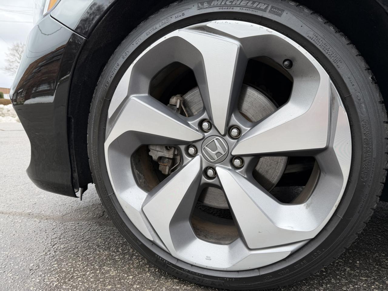 2018 Honda Accord Touring CVT Photo