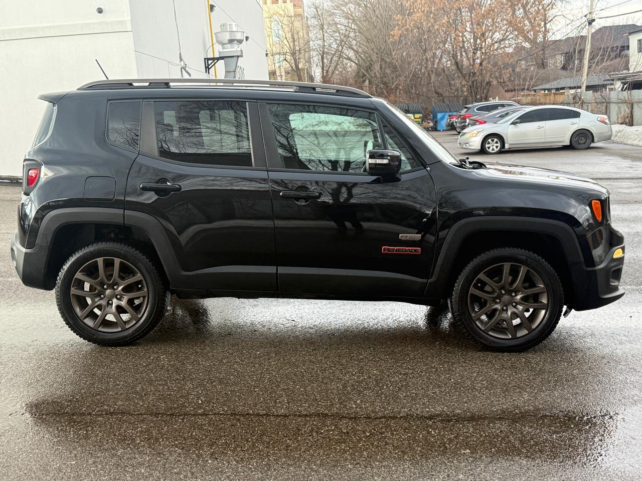 2016 Jeep Renegade 75th Anniversary Photo3