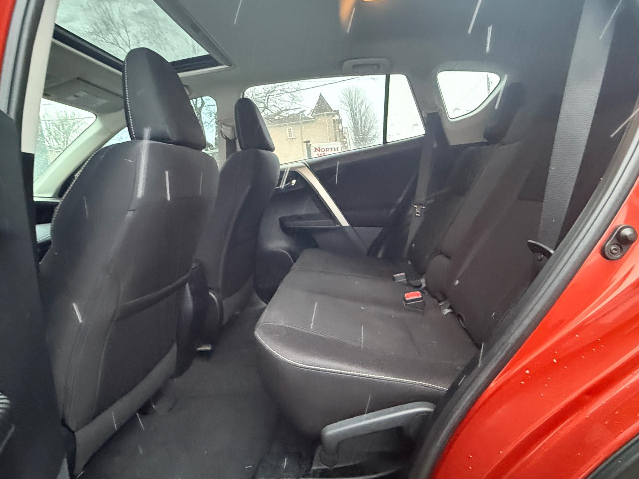 2015 Toyota RAV4 XLE Photo