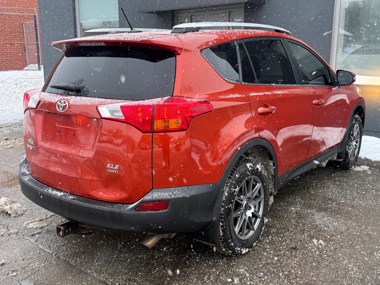 2015 Toyota RAV4 XLE Photo4