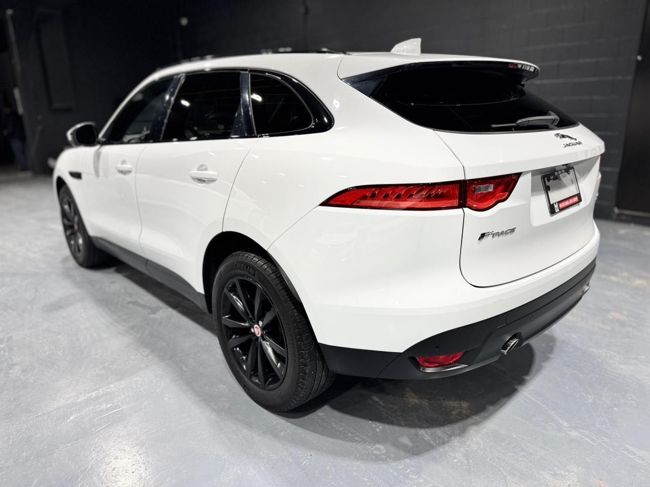 2019 Jaguar F-PACE 25t AWD Prestige Photo