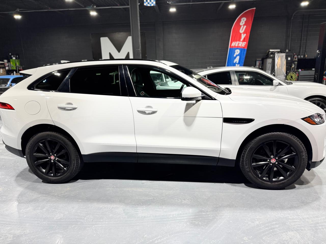 2019 Jaguar F-PACE 25t AWD Prestige Photo3