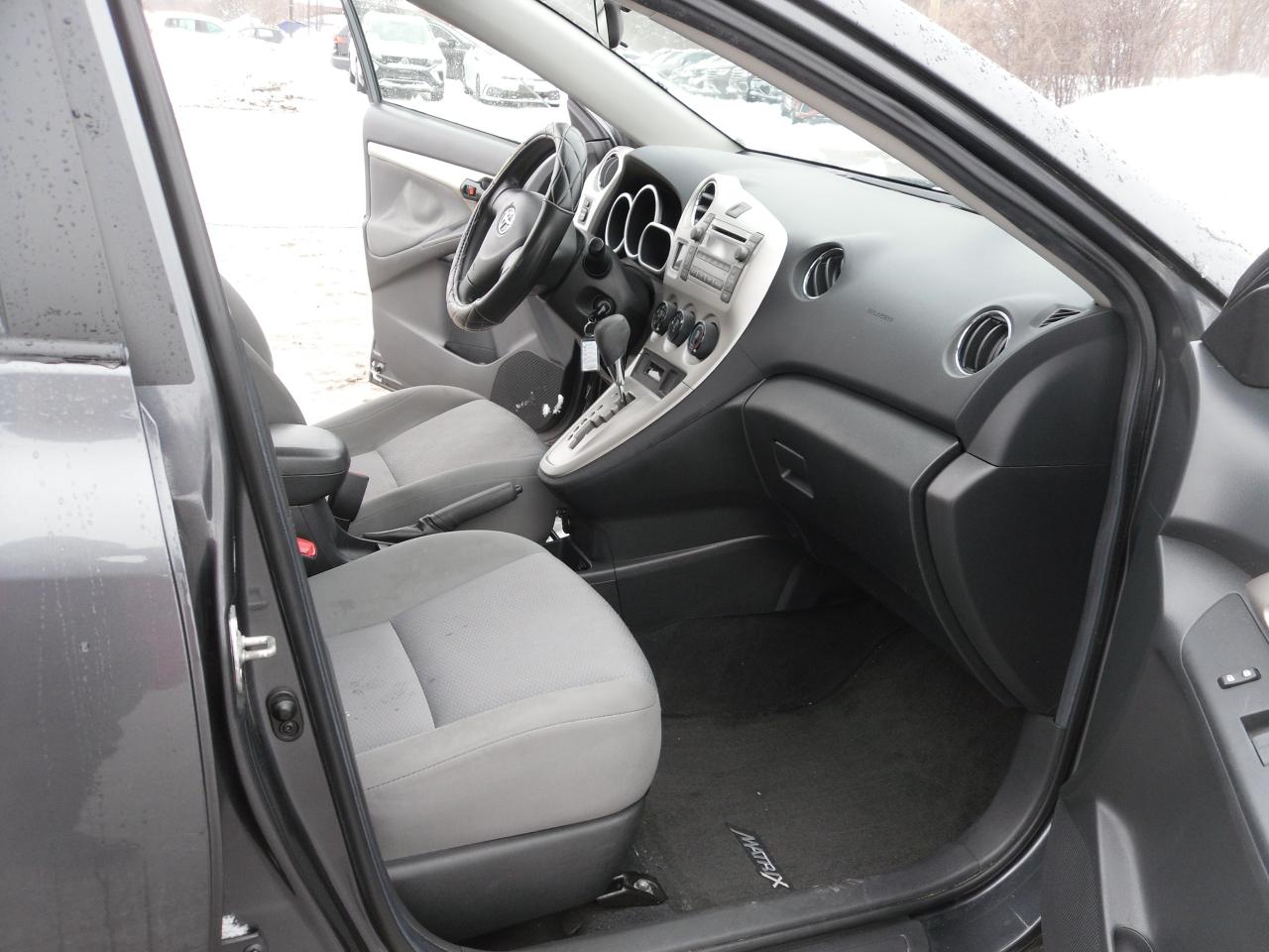 2010 Toyota Matrix auto Photo