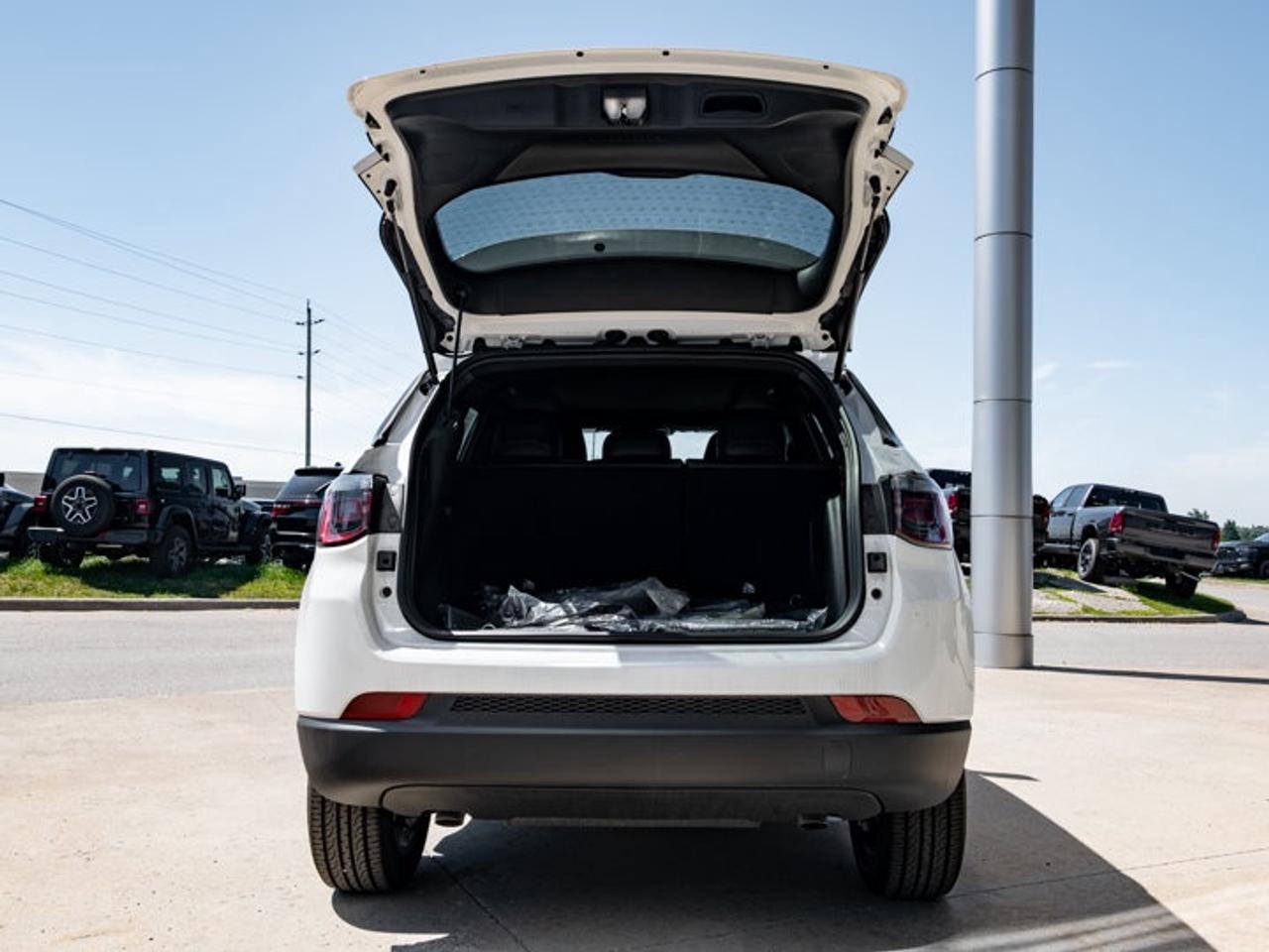 2026 Jeep Compass NORTH Photo