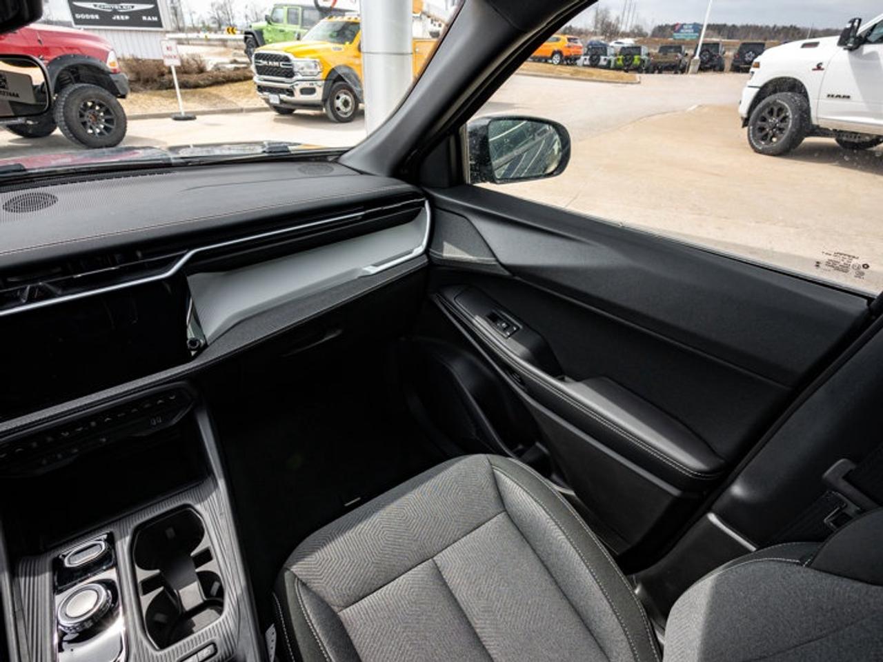 2026 Jeep Cherokee laredo Photo