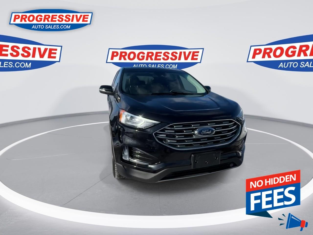 2019 Ford Edge Titanium Photo2