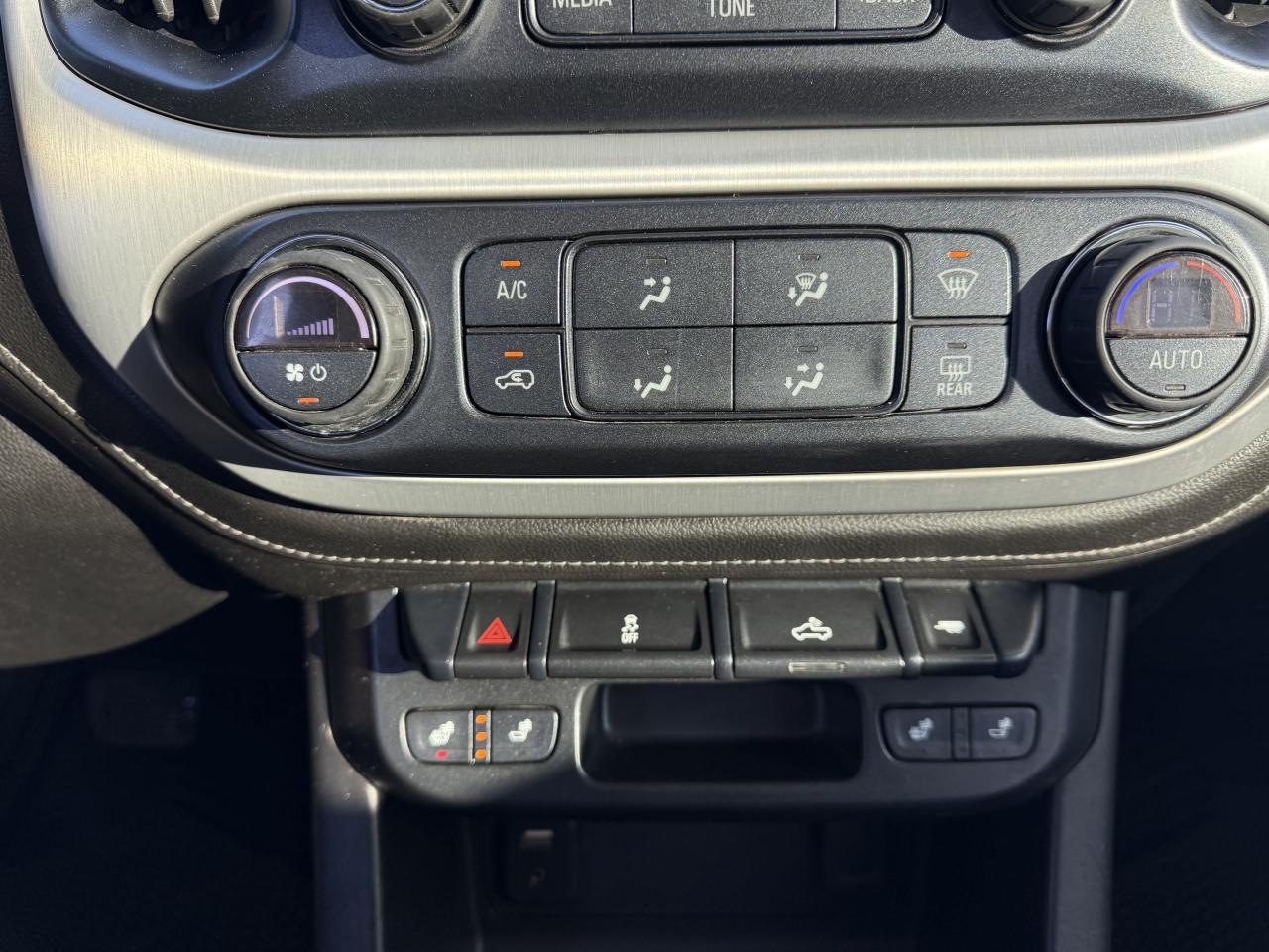 2018 GMC Canyon 4WD SLE Photo