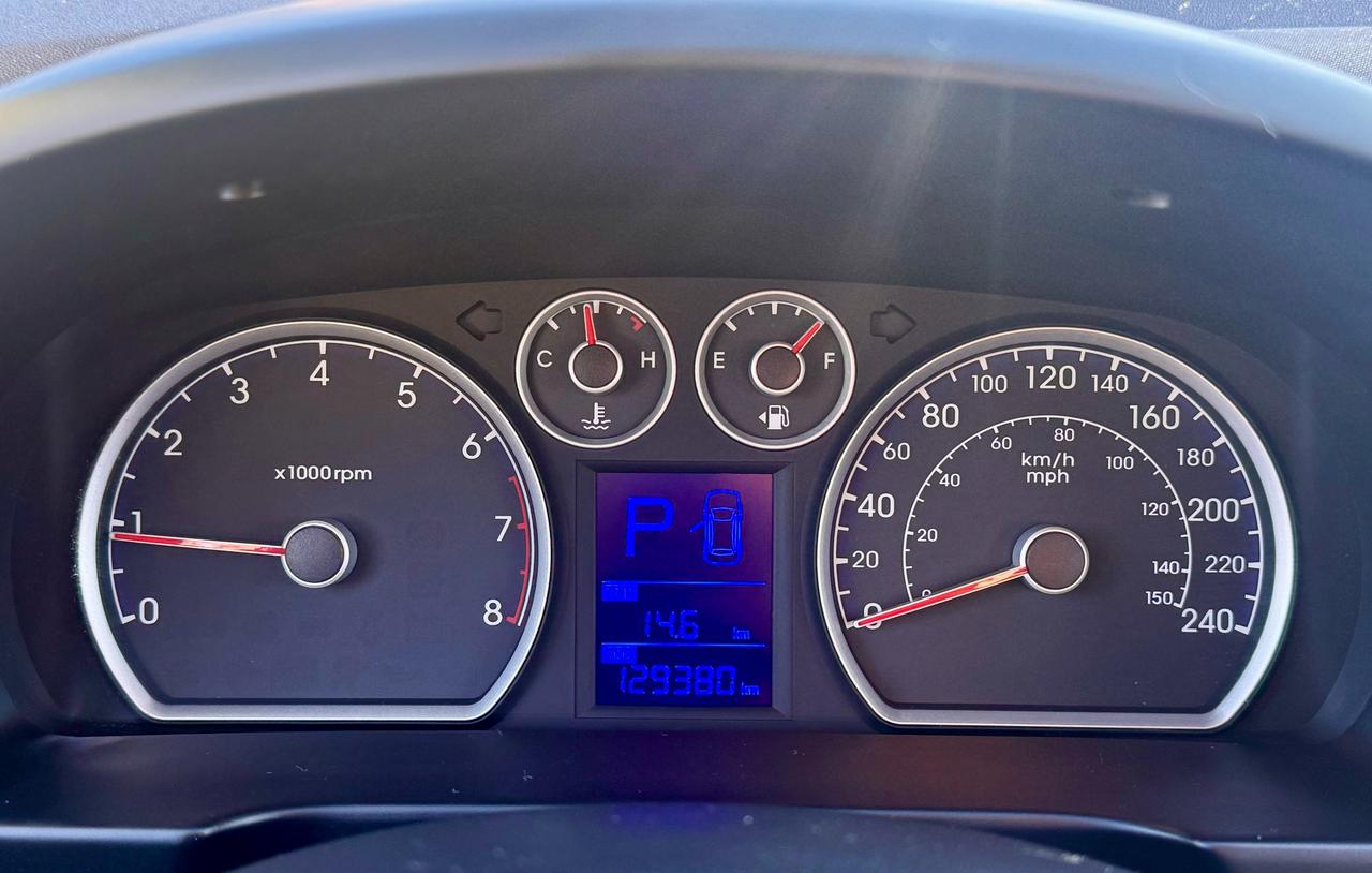2011 Hyundai Elantra Touring FINANCING AVAILABLE Photo11