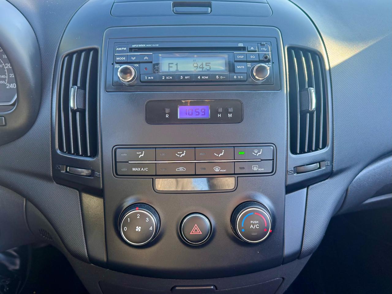 2011 Hyundai Elantra Touring FINANCING AVAILABLE Photo12