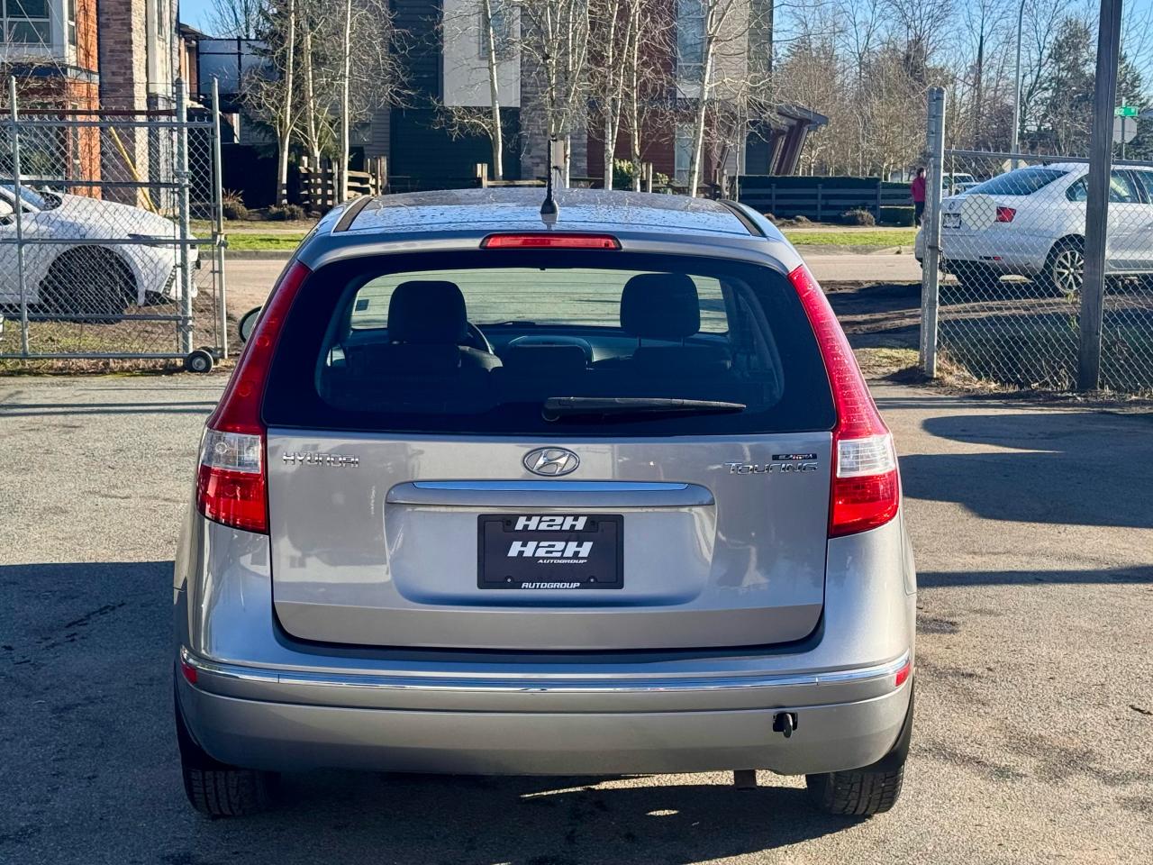 2011 Hyundai Elantra Touring FINANCING AVAILABLE Photo6