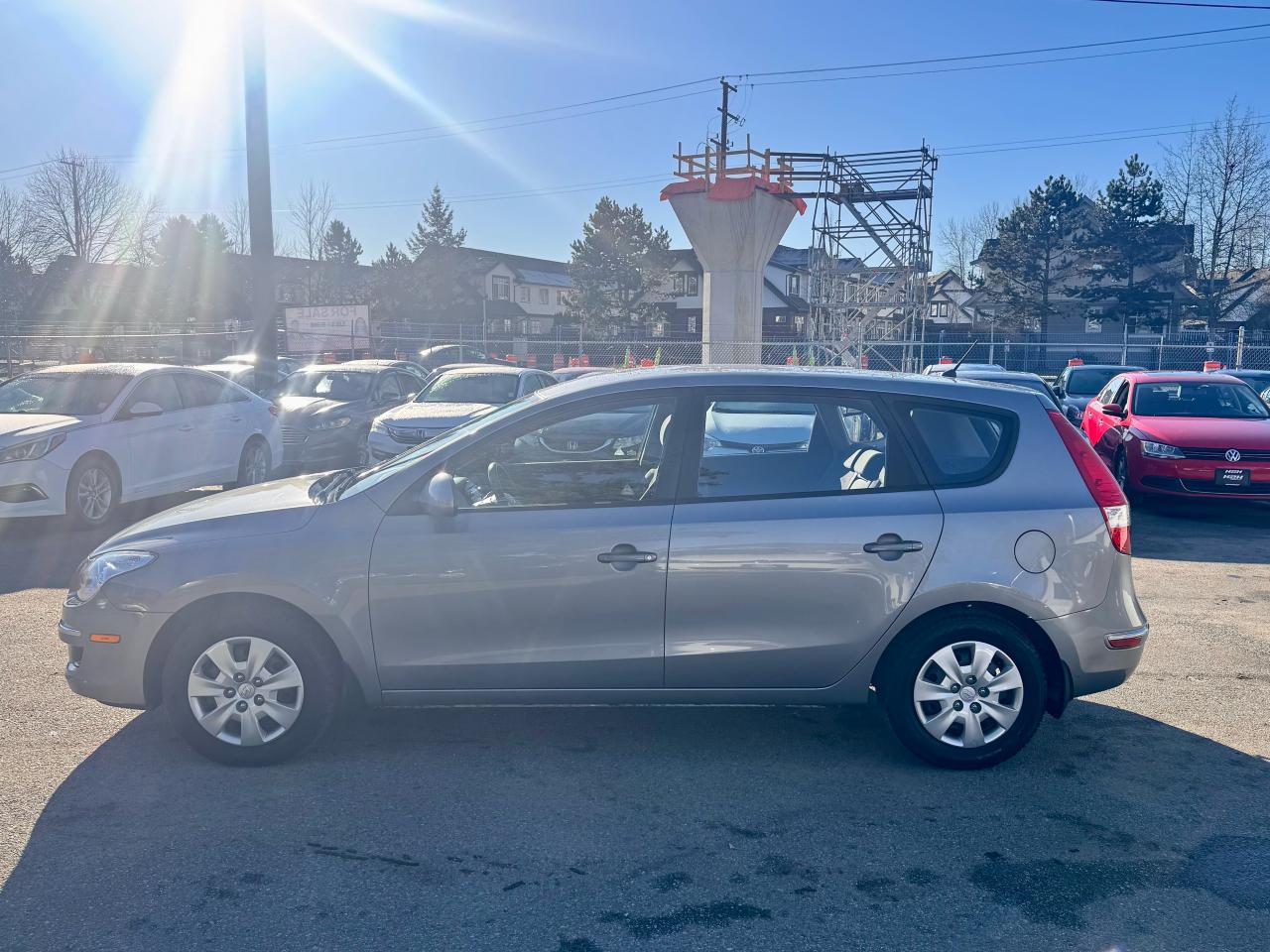 2011 Hyundai Elantra Touring FINANCING AVAILABLE Photo8