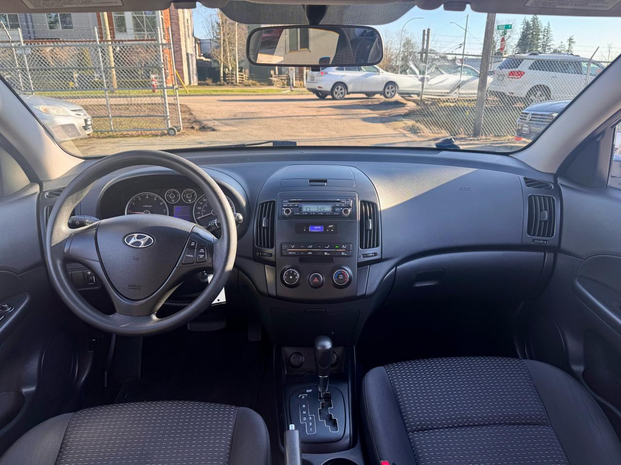 2011 Hyundai Elantra Touring FINANCING AVAILABLE Photo10