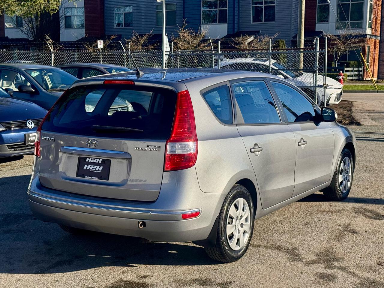 2011 Hyundai Elantra Touring FINANCING AVAILABLE Photo5