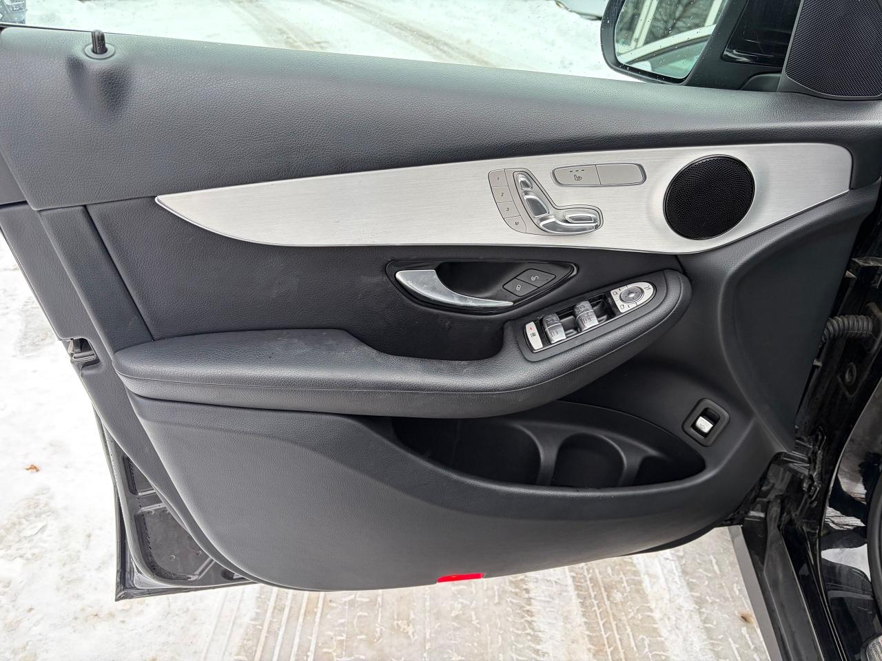 2022 Mercedes-Benz GLC-Class GLC 300 Photo