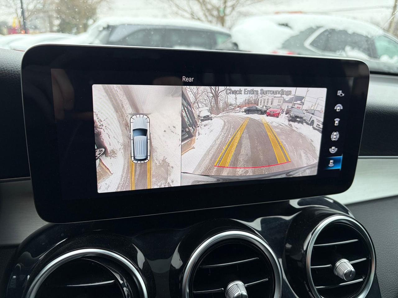 2022 Mercedes-Benz GLC-Class GLC 300 Photo