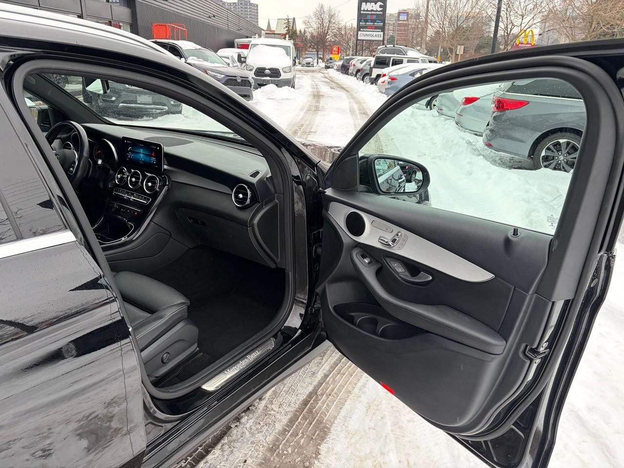 2022 Mercedes-Benz GLC-Class GLC 300 Photo