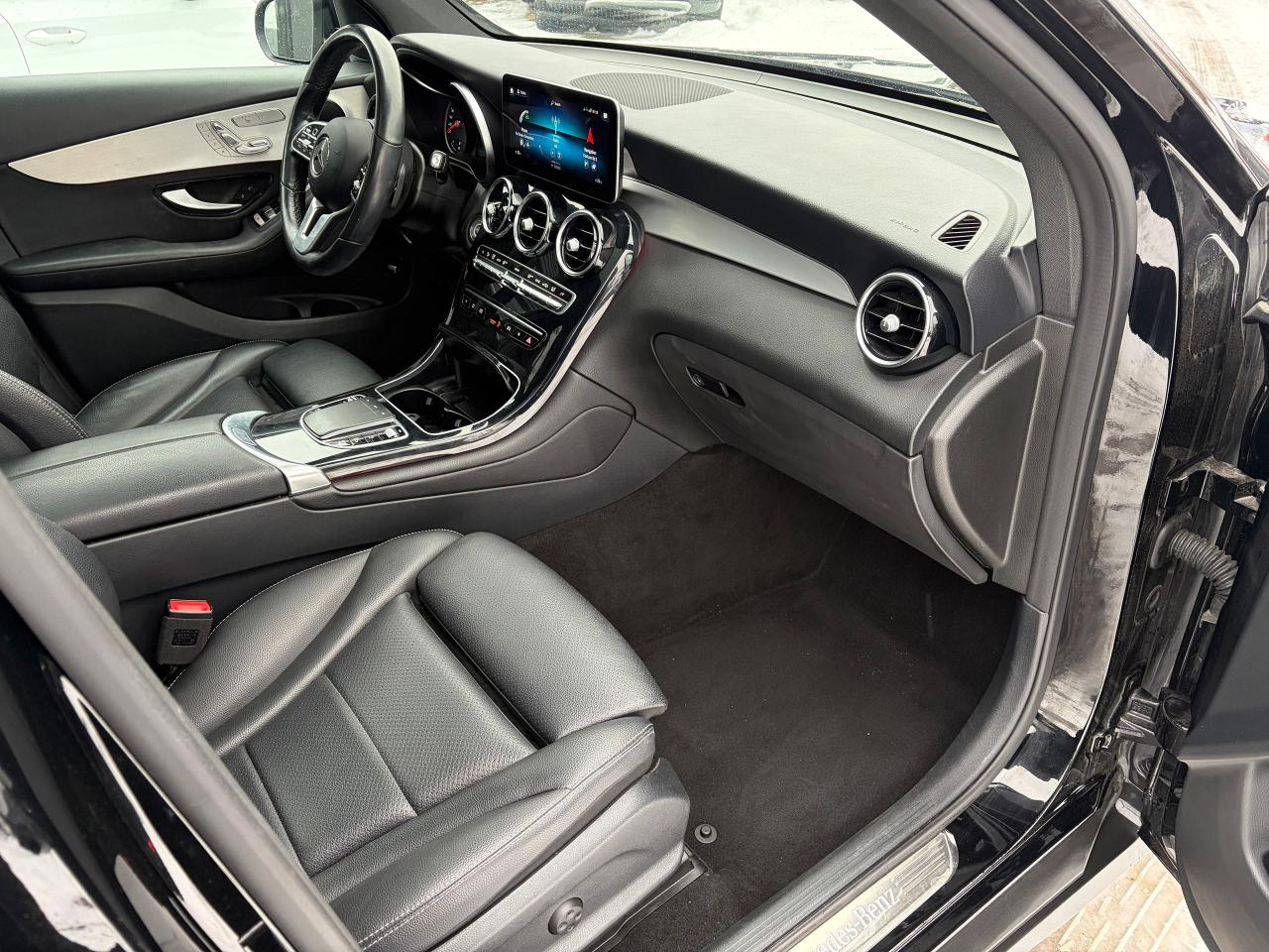 2022 Mercedes-Benz GLC-Class GLC 300 Photo