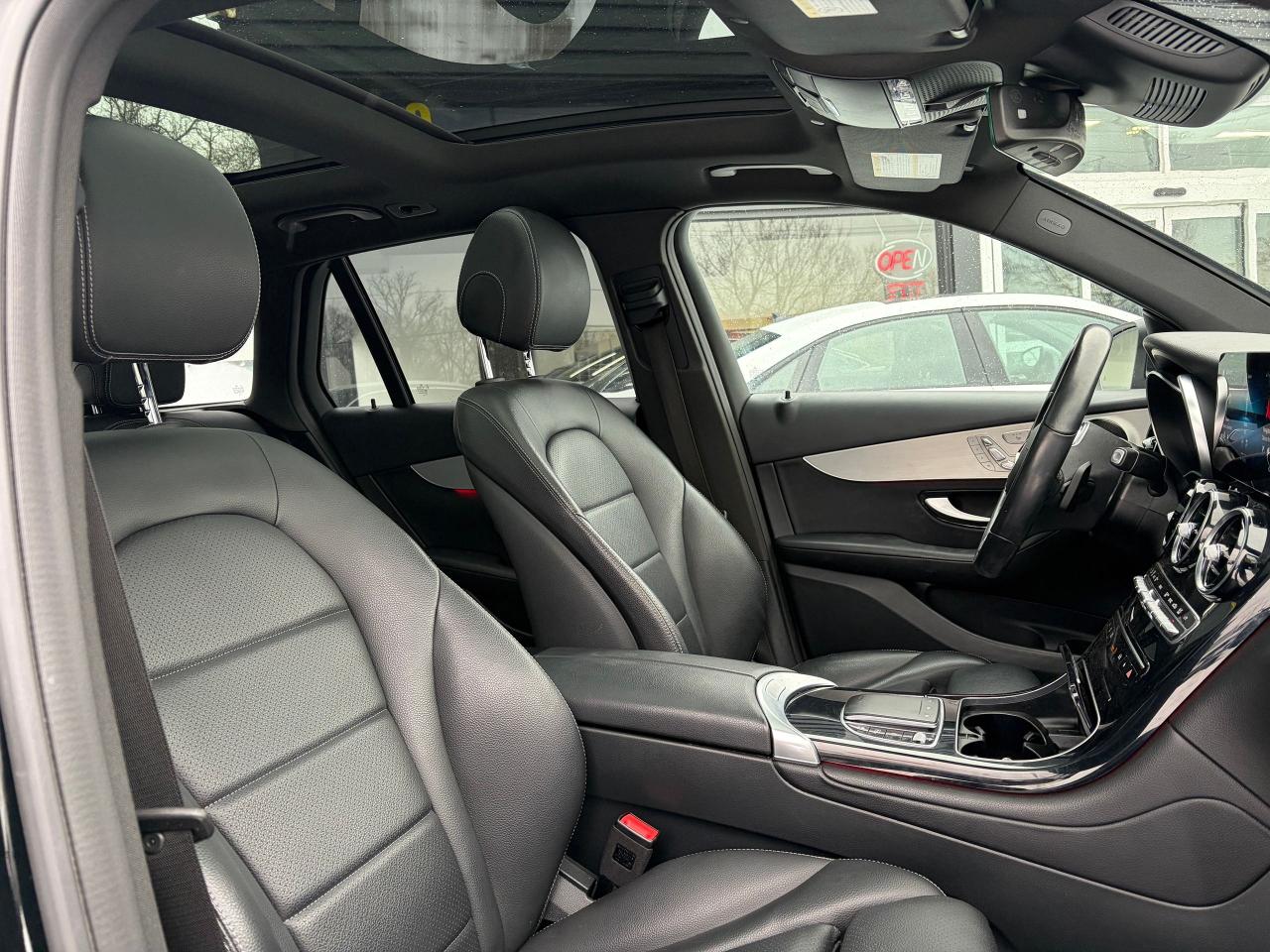 2022 Mercedes-Benz GLC-Class GLC 300 Photo