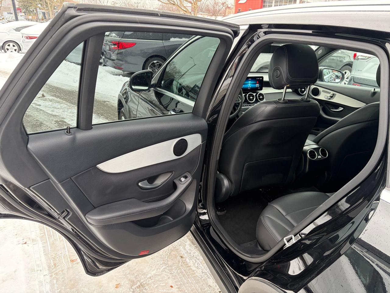 2022 Mercedes-Benz GLC-Class GLC 300 Photo