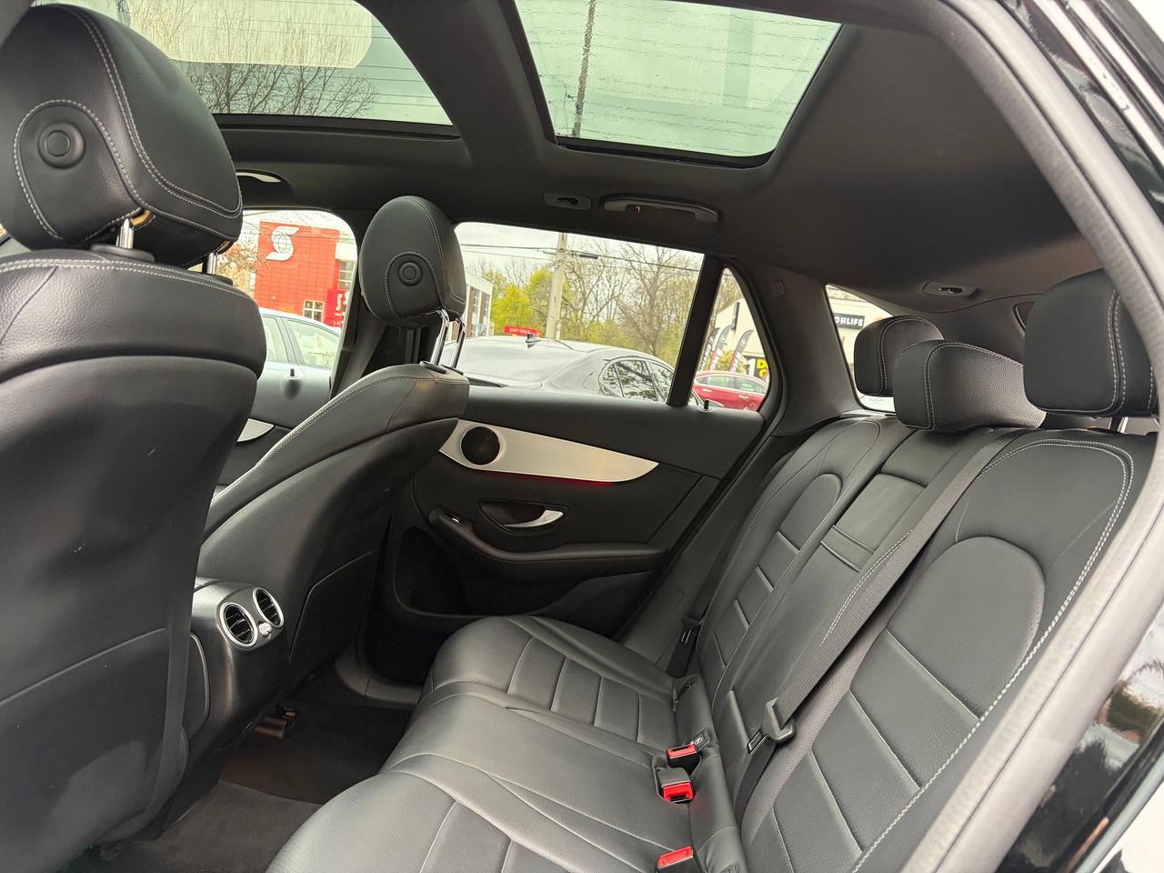 2022 Mercedes-Benz GLC-Class GLC 300 Photo