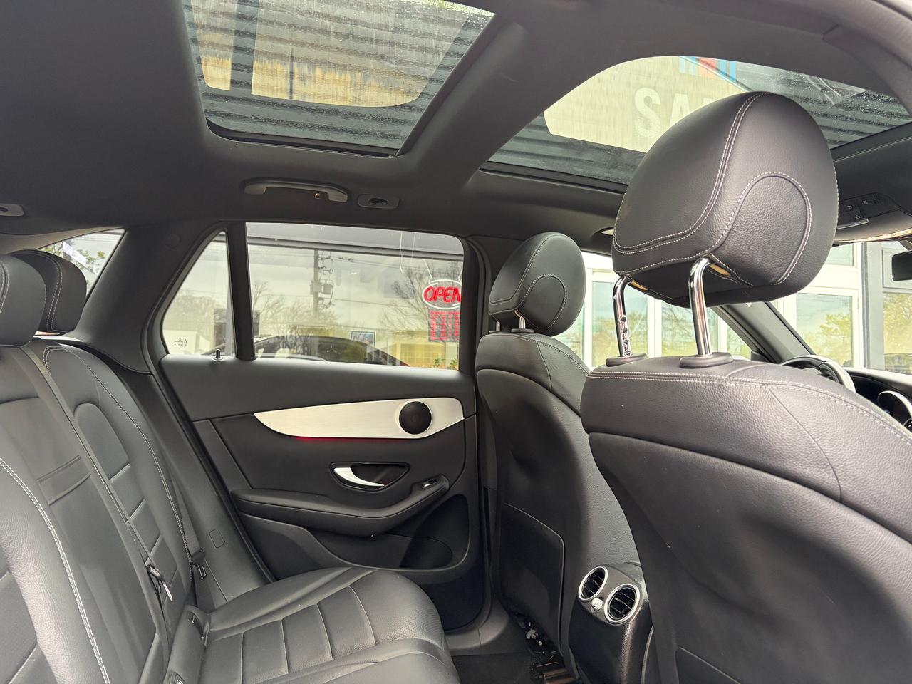 2022 Mercedes-Benz GLC-Class GLC 300 Photo