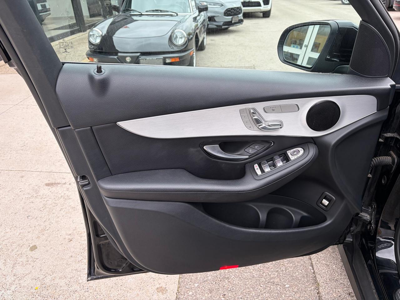 2022 Mercedes-Benz GLC-Class GLC 300 Photo
