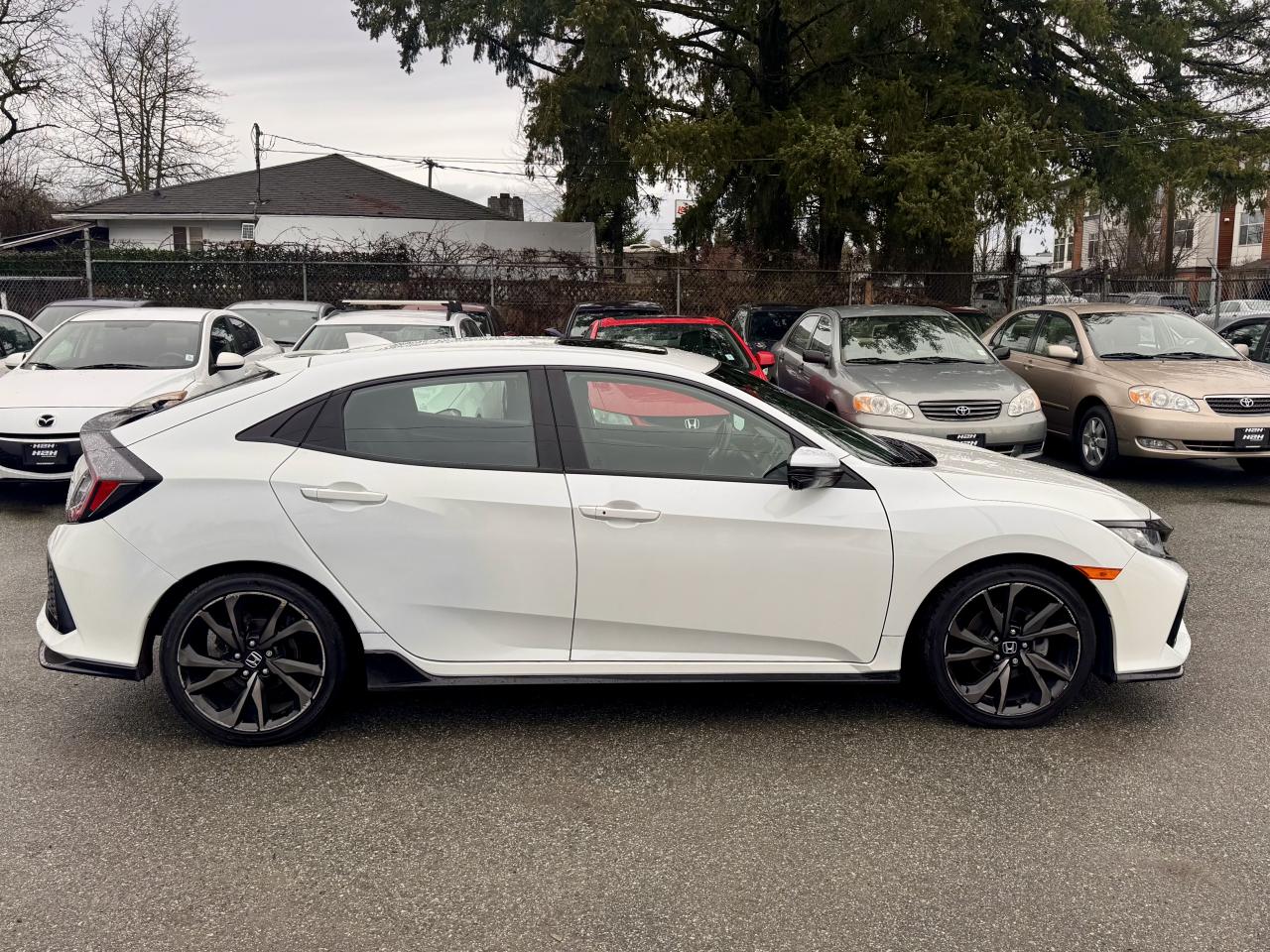 2019 Honda Civic FINANCING AVAILABLE Photo4