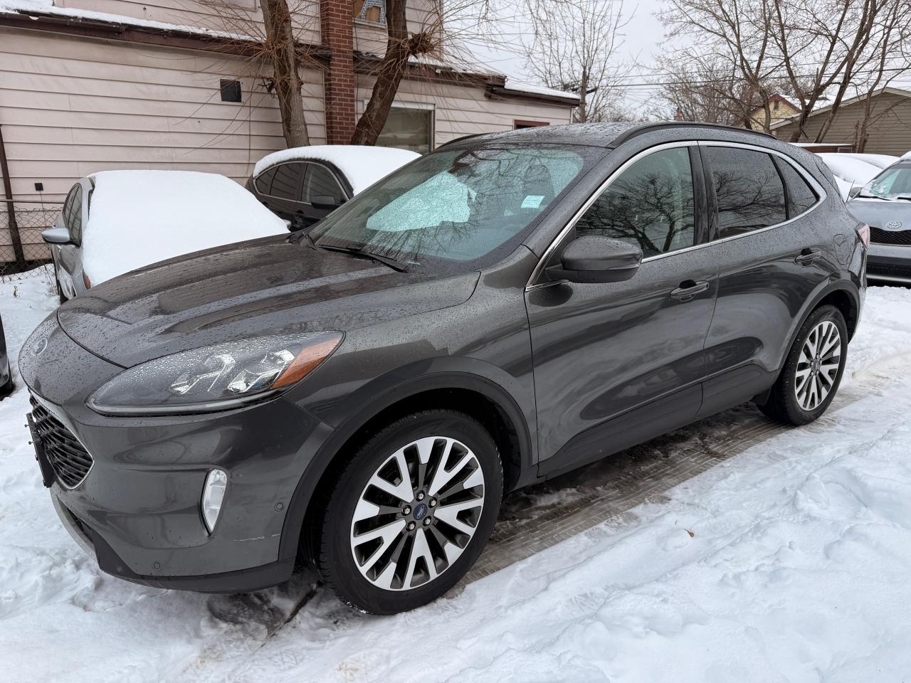 2020 Ford Escape Titanium Hybrid AWD Photo3