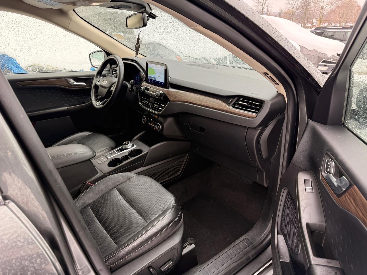 2020 Ford Escape Titanium Hybrid AWD Photo