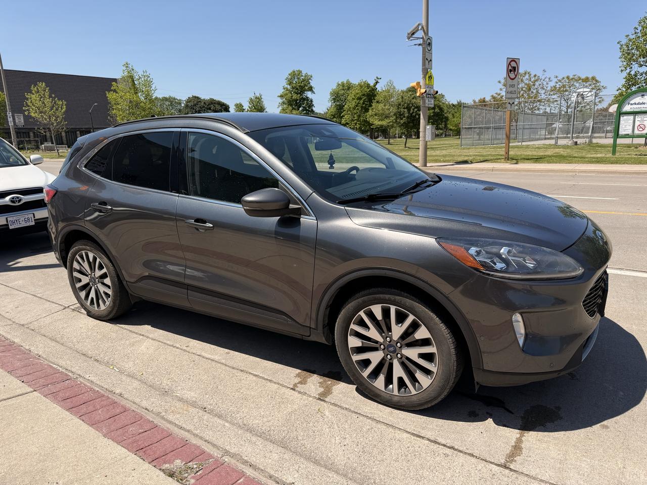 2020 Ford Escape Titanium Hybrid AWD Photo