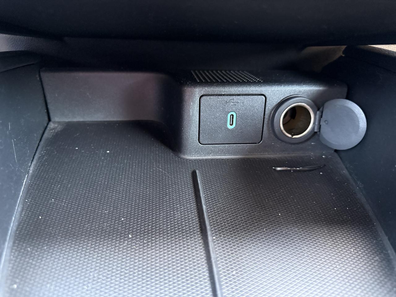 2020 Ford Escape Titanium Hybrid AWD Photo