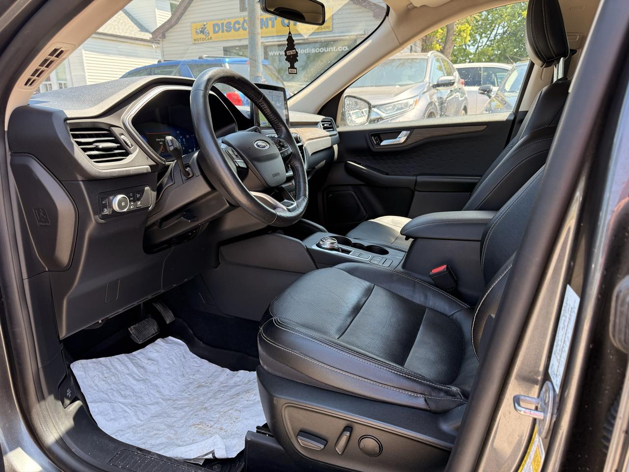 2020 Ford Escape Titanium Hybrid AWD Photo