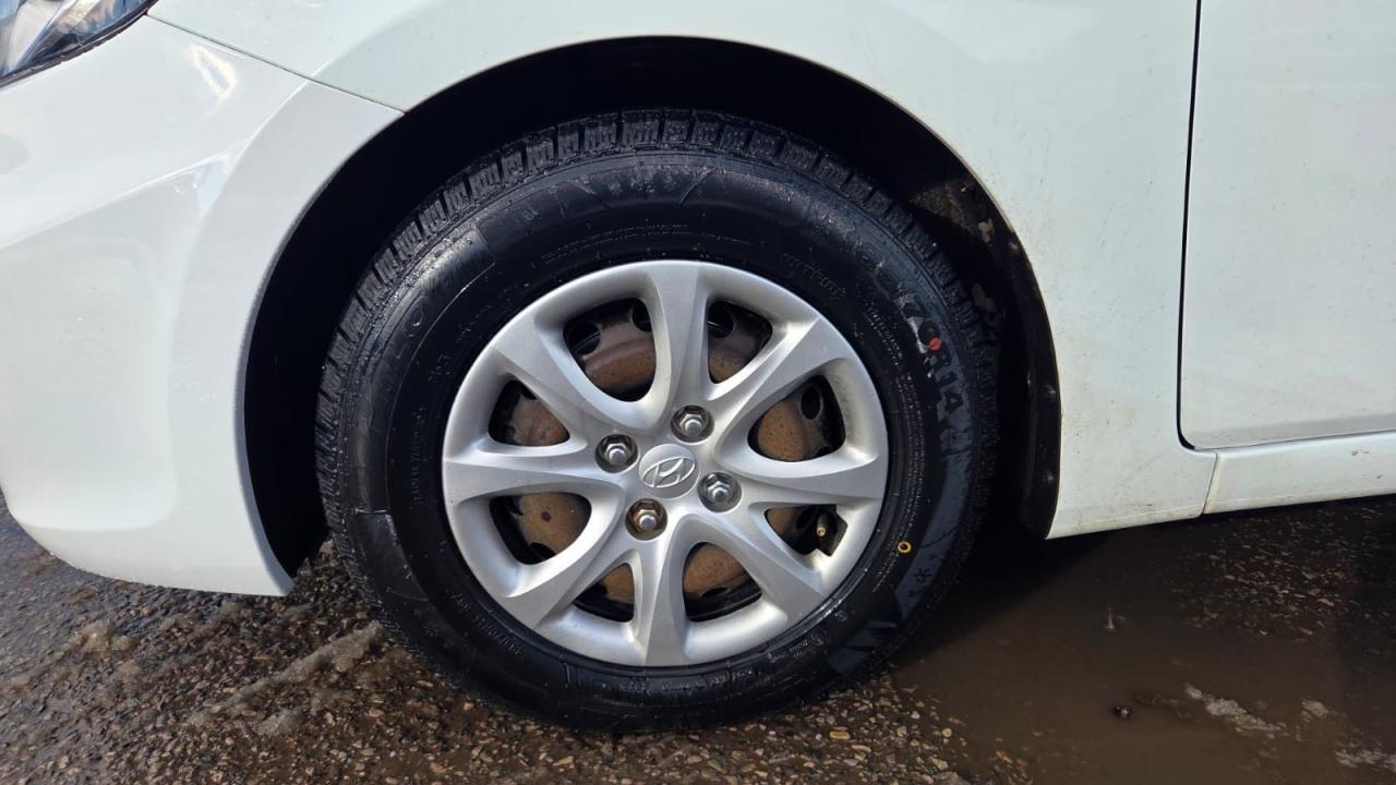 2014 Hyundai Accent L, SEDAN, MANUAL, 4 CYL, ONLY 63KMS, CERTIFIED Photo