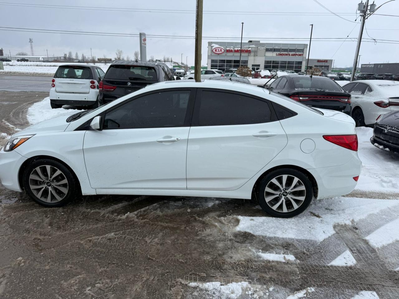 2017 Hyundai Accent SE, SEDAN, AUTO, ONLY 137KMS, ALLOYS, CERTIFIED Photo