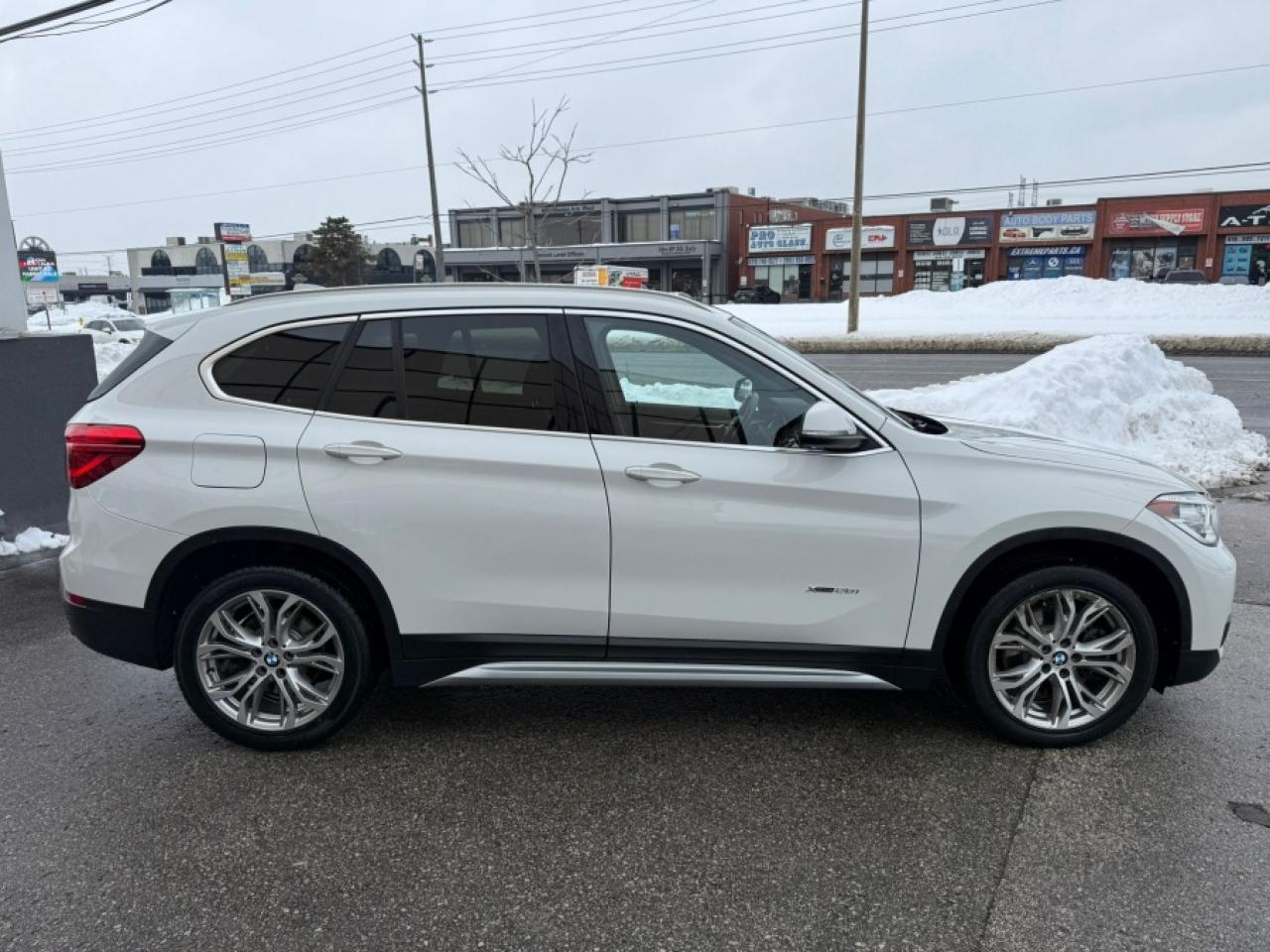 2018 BMW X1 XDRIVE28I/ CLEAN CARFAX/ AWD/ REAR CAM/ SUNROOF - Photo #5