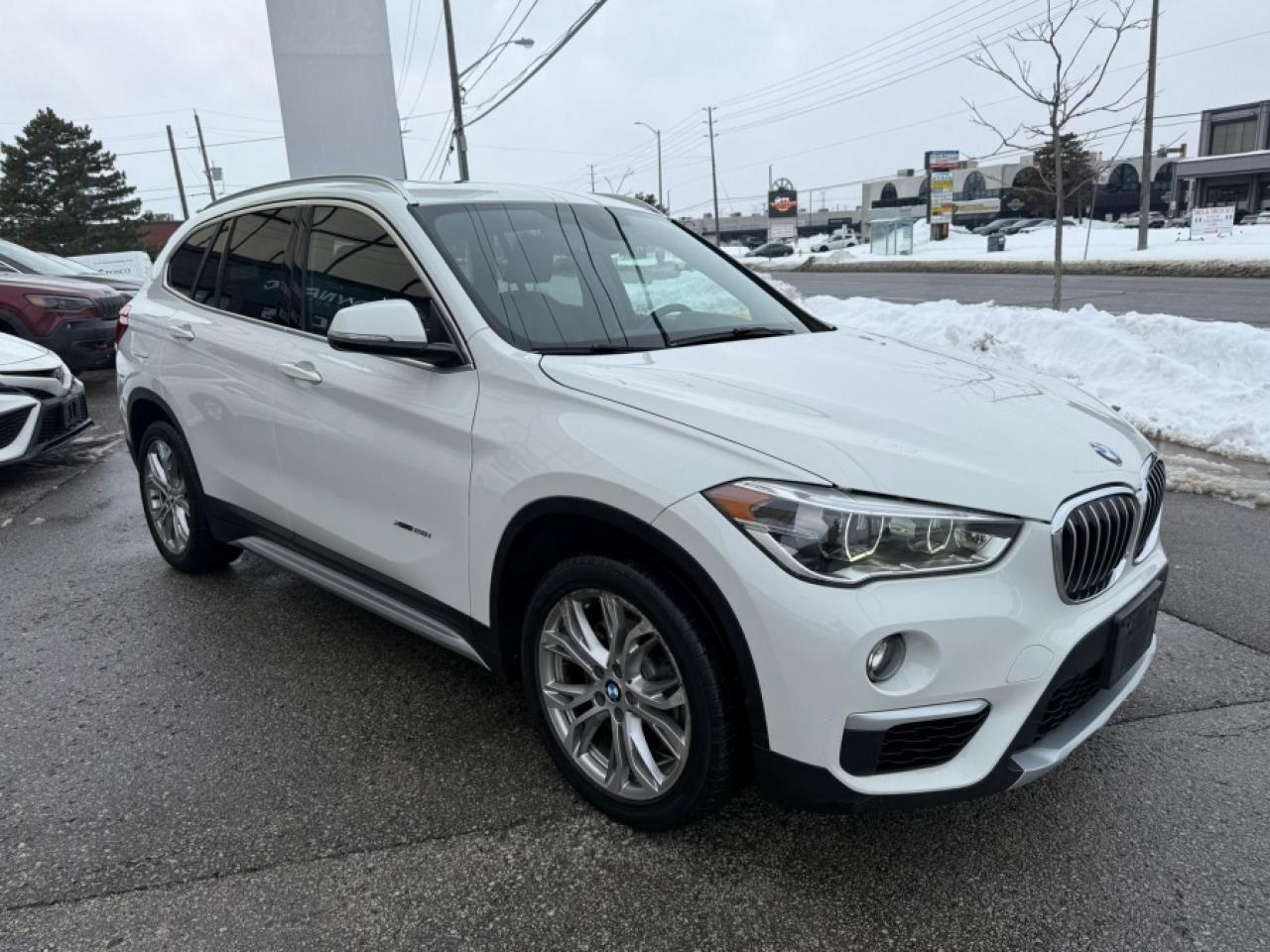 2018 BMW X1 XDRIVE28I/ CLEAN CARFAX/ AWD/ REAR CAM/ SUNROOF - Photo #4
